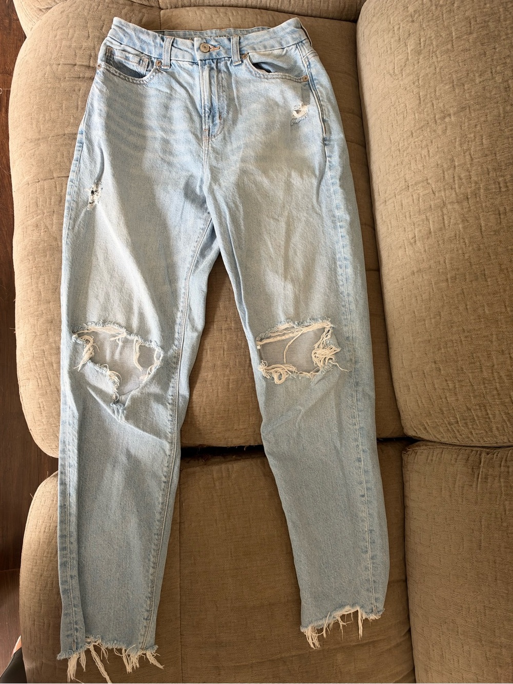 American Eagle Curvy Mom Jeans Size 2 Regular Light Wash Ripped Distressed